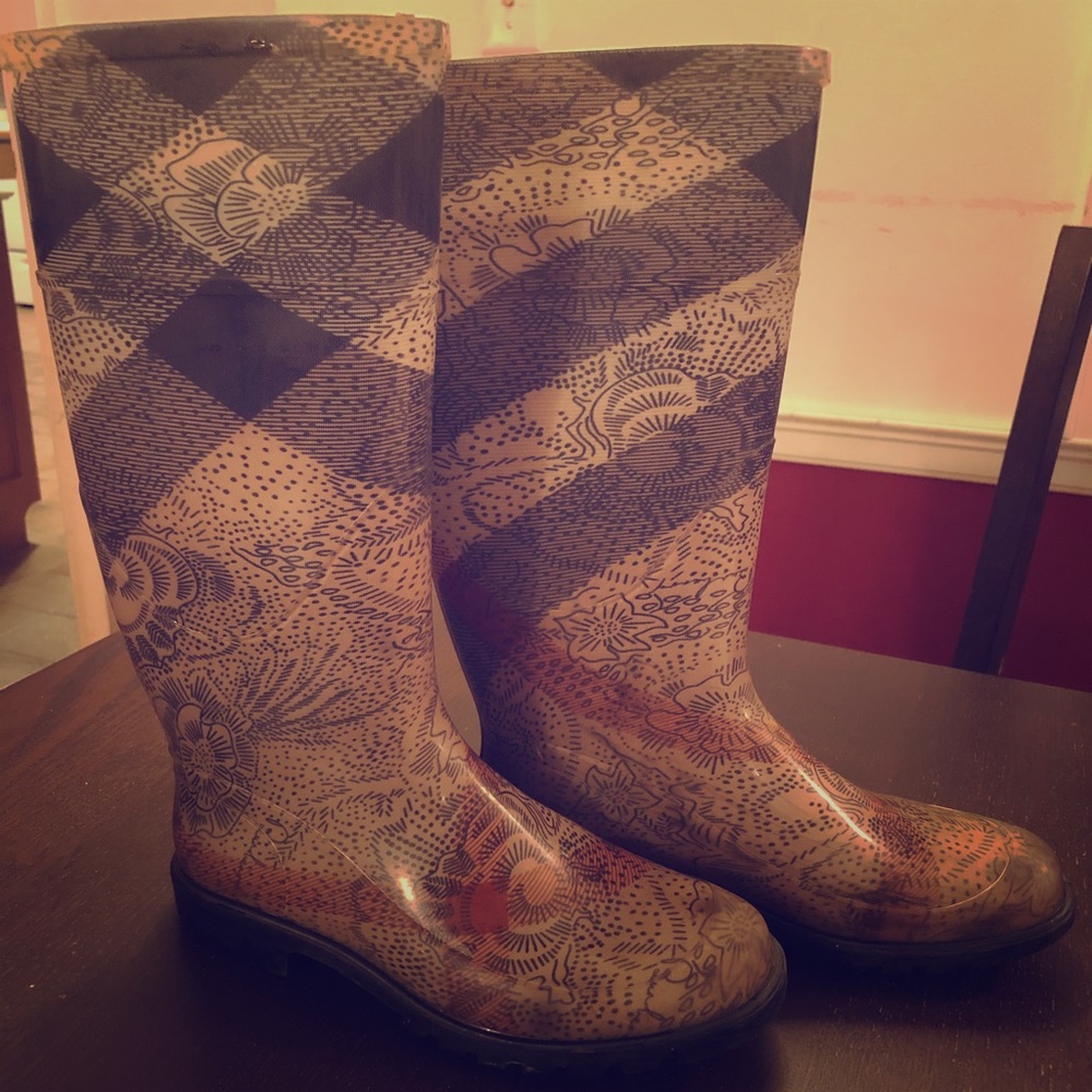 Authentic Burberry Rain Boots Size 7
